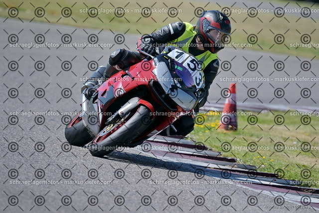 26BT02-0979 | markuskiefer.com - Realisiert mit Pictrs.com