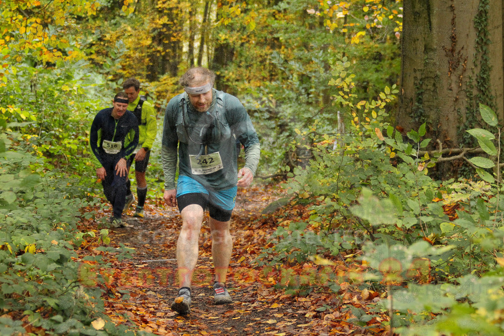 251026_1245_EV4_5723 | Sportfotografie im Rhein-Sieg Kreis, Köln, Bonn, NRW, Rheinland Pfalz, Hessen, etc. Unser Tätigkeitsfeld umfasst den Laufsport vom Volkslauf über den Marathon, Duathlon, Triathon bis zum Ultralauf wie Kölnpfad Ultra oder Schindertrail.