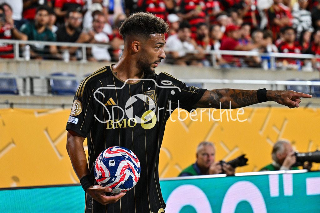 Los Angeles FC - CR Flamengo | im Bild Denis BOUANGA (Los Angeles 99) / Einzelfoto / Freisteller / FIFA Club World Cup: Los Angeles FC - CR Flamengo, Camping World Stadium am 24.06.2025 / NOT FOR SALE IN USA