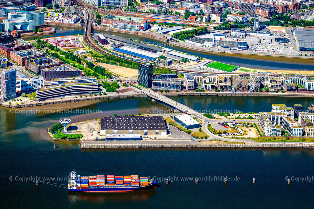 Hamburg_Baakenhafen_Hafenuniversität_Oper_Hafencity_ELS_8143010725 | HAMBURG 16.06.2025 Baugrundstück für die neue Hamburger Oper und das Brückenbauwerk entlang " Baakenhafen Brücke " in Hamburg, Deutschland. Weiterführende Informationen bei: Bezirksamt Hamburg-Mitte, Fachamt Stadt- und Landschaftsplanung,  Kühne + Nagel (AG & Co.) KG,  Kühne Bauausführung. // Building plot for the new Hamburg Opera and the bridge structure along "Baakenhafen Bridge" in Hamburg, Germany. Further information at: Bezirksamt Hamburg-Mitte, Fachamt Stadt- und Landschaftsplanung,  Kuehne + Nagel (AG & Co.) KG,  Kuehne Bauausfuehrung. Foto: Martin Elsen