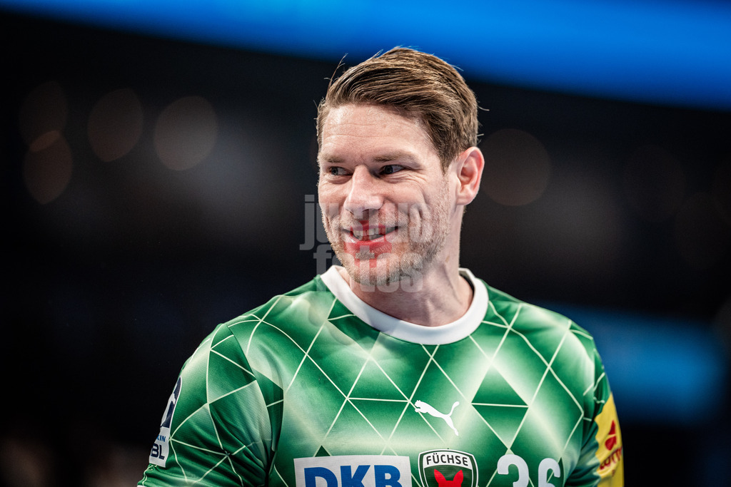 Handball | Männer | Saison 2024/2025 | DAIKIN Handball-Bundesliga | 10. Spieltag || Handball Sport Verein Hamburg vs. Füchse Berlin | 18.11.2024 | Tobias Reichmann (#36, Füchse Berlin) lächelt