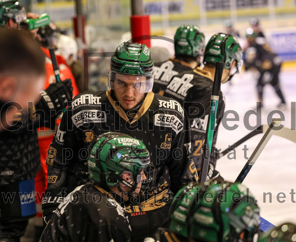 2024-03-15_057_TSV_Erding_gegen_EHC_Koenigsbrunn | Erding, Deutschland, 15.03.2024:
Eishockey, Bayernliga Playoffs 2023 / 2024, 3. Spieltag, TSV Erding gegen EHC Königsbrunn, Endergebnis: 3:4 n. V.

Paul Pfenninger (Erding Gladiators, #58)

Foto: Christian Riedel / fotografie-riedel.net