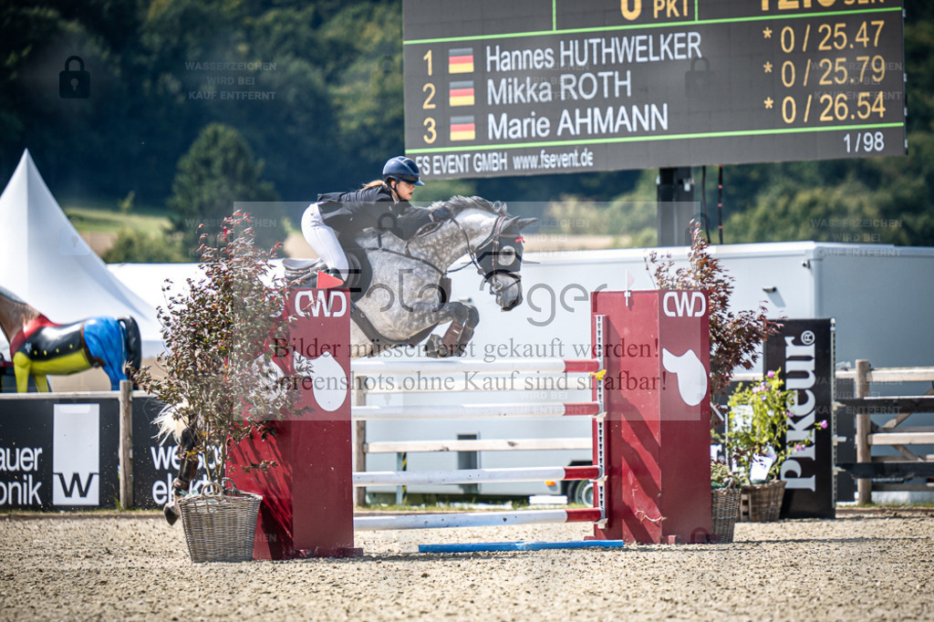 DOS_6792 | Entdecke hochwertige Reitturnierfotos von Foto Oger. Professionell, emotional und authentisch – jetzt Lieblingsmomente im Shop bestellen. - Realisiert mit Pictrs.com