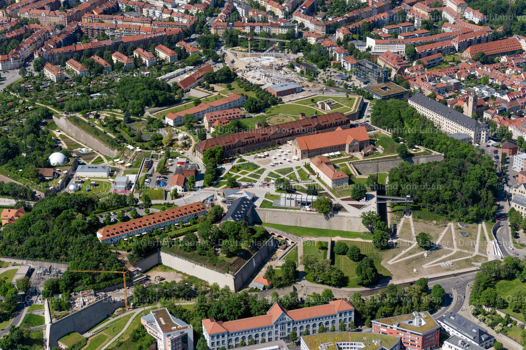 4045755 | ERFURT 14.06.2021 Zitadelle am " Petersberg Entree " der " BUGA Erfurt 2021 " auf dem Petersberg im Ortsteil Altstadt in Erfurt im Bundesland Thüringen, Deutschland. Weiterführende Informationen bei: Bundesgartenschau Erfurt 2021 gemeinnützige GmbH,  Kummer.Lubk.Partner - Architekten Ingenieure Generalplaner,  STUDIO ANDREAS HELLER GmbH ARCHITECTS &amp; DESIGNERS. // Zitadelle am " Petersberg Entree " der " BUGA Erfurt 2021 " in the district Altstadt in Erfurt in the state Thuringia, Germany. Further information at: Bundesgartenschau Erfurt 2021 gemeinnuetzige GmbH,  Kummer.Lubk.Partner - Architekten Ingenieure Generalplaner,  STUDIO ANDREAS HELLER GmbH ARCHITECTS &amp; DESIGNERS. Foto: Gerhard Launer
