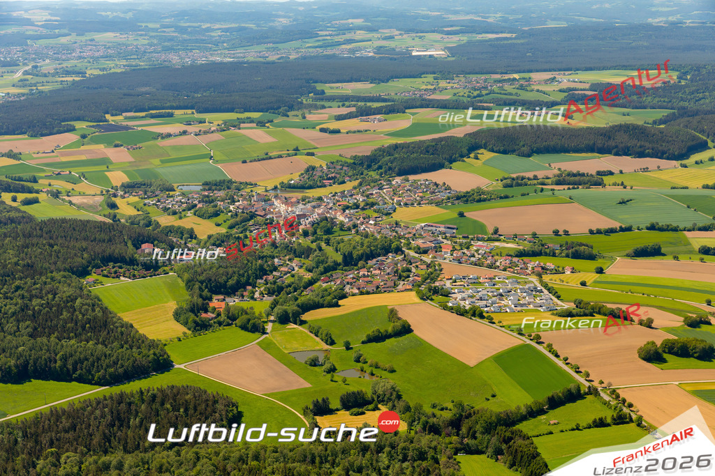 Das Luftbild zeigt :  Stamsried - Die Luftaufnahme wurde 2024 vom UL-Flugzeug aus erstellt ( keine Drohne ) - Hochauflösende Luftaufnahme - Für grossformatige Ausdrucke geeignet. Die Geschenkidee !Mit Lizenz und Bildrechte bestellbar