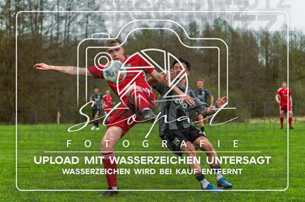 FGFSSCT-1032 | Jannis Moehrmann (SC Tewel #17) und Nazar Genco (FG Fulde-Stellichte #18) beim Herren Kreisliga HK Spiel zwischen FG Fulde-Stellichte und SC Tewel im Lehrdestadion, Stellichte (Simon Paul Stopat) - Realisiert mit Pictrs.com