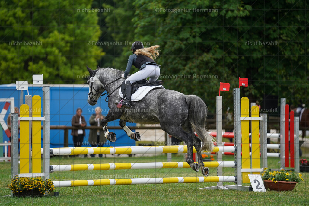 20230701-FAH00381 | Reitturnier Grafing, 2023, Grafing-Aiterndorf, Spribgturnier, Dressurturnier, Bilder, Qualifikation Nürnberger Burgpokal, Fotoagentur Herrmann, Turnierfotografen Bayern, Turnierbilder Bayern, Reitrsportfoto