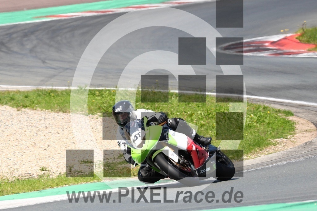 0141-20240608_12408 | Schöne Erinnerungen an spannende Momente - das festzuhalten ist unser Job. PIXELrace.de ist seit 2003 auf den Rennstrecken Europas unterwegs um die Action draußen beim Fahren und die wunderbare Stimmung imm Fahrerlager für euch einzufangen.