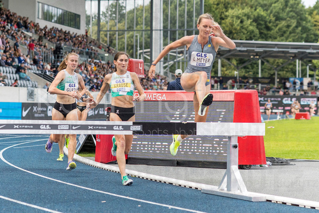 Deutsche Leichtathletik-Meisterschaften; Bochum-Wattenscheid, 26.07.2026 | Lea Meyer (VfL Löningen) vor Gesa Felicitas Krause (Silvesterlauf Trier) und Olivia Gürth (Silvesterlauf Trier); Deutsche Leichtathletik-Meisterschaften am 26.07.2026 im Lorheide-Stadion, Bochum-Wattenscheid (Nordrhein-Westfalen).