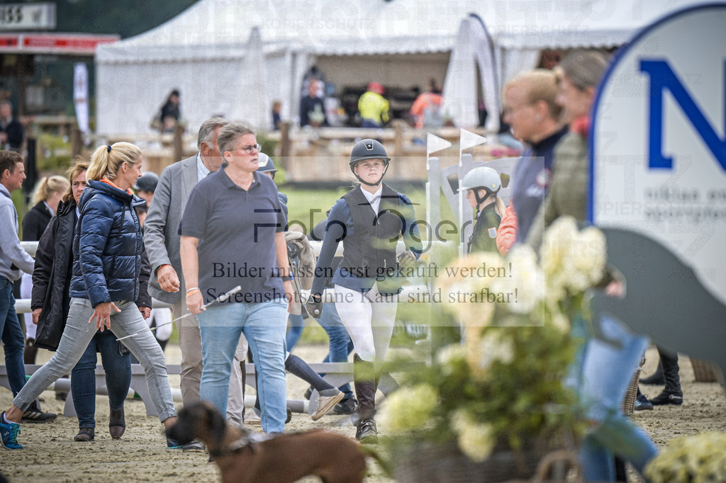 DOS_0034 | Entdecke hochwertige Reitturnierfotos von Foto Oger. Professionell, emotional und authentisch – jetzt Lieblingsmomente im Shop bestellen.Deutschlandweite Turnierfotografie. - Realisiert mit Pictrs.com