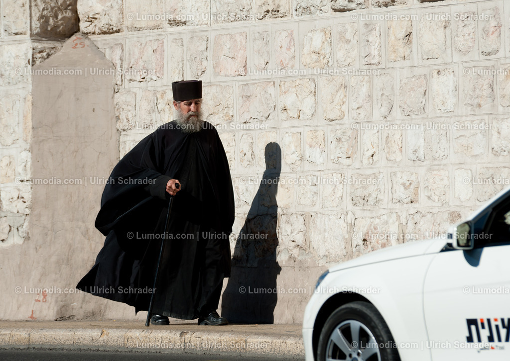 10972-10083 - Priester in Jerusalem | max. Bildgröße A3 | 300dpi - Realisiert mit Pictrs.com