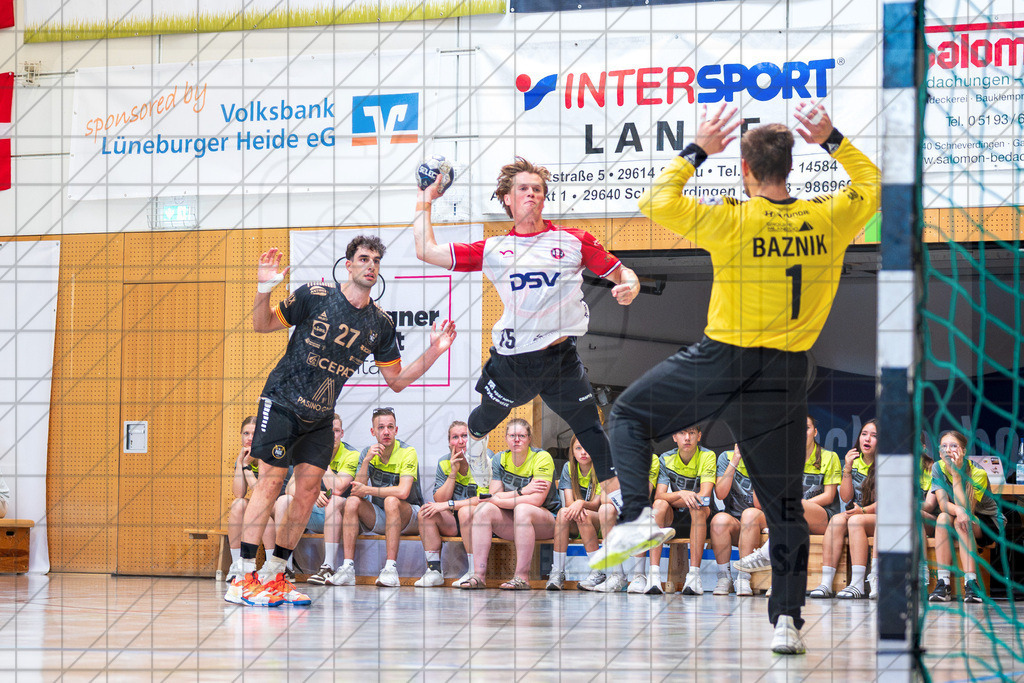 IHC 2026 - HØJ Elite vs. PAUC Handball | Lukas Karlskov (HØJ Elite #15); IHC 2026 - HØJ Elite vs. PAUC Handball am 09.08.26 in Sporthalle KGS, Schneverdingen - Realisiert mit Pictrs.com