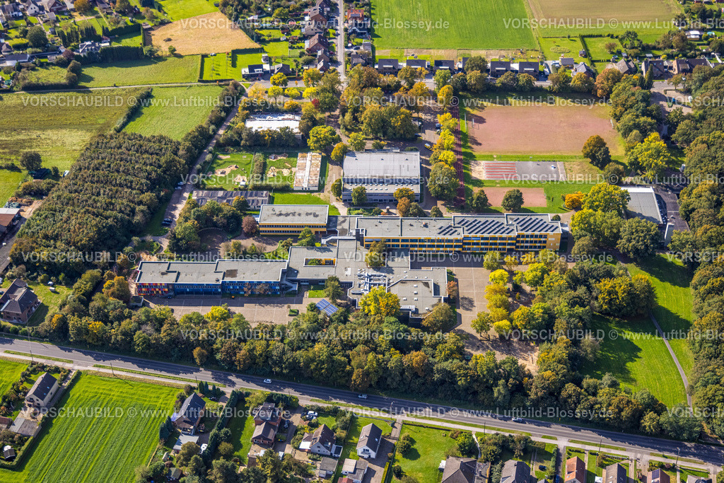 Voerde241009420 | Luftbild, Schulzentrum Voerde Nord, GV Gymnasium Voerde, Sporthalle GV - SV 08/29 Friedrichsfeld Handball und Städtische Kita Kindergarten Am Gymnasium, Friedrichsfeld, Voerde, Niederrhein, Nordrhein-Westfalen, Deutschland