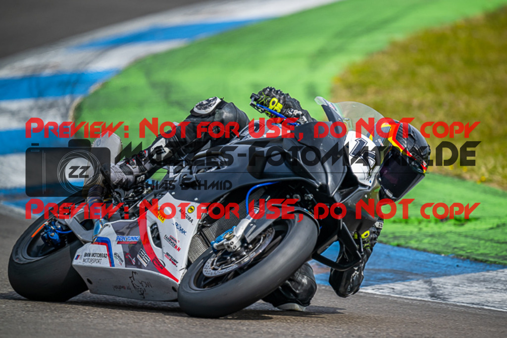 MaZZes_FotoMatrix_230410_4372 | WEISS