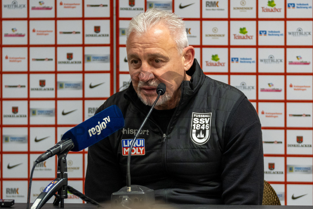 SG Sonnenhof Grossaspach vs. SSV Ulm 1846 Fussball, Fussball, WFV-Pokal, Viertelfinale, 01.04.2026 | Pavel Dotchev (Trainer SSV Ulm 1846 Fussball) bei der Pressekonferenz nach der Niederlage,SG Sonnenhof Grossaspach vs. SSV Ulm 1846 Fussball, Fussball, WFV-Pokal, Viertelfinale, 01.04.2026
