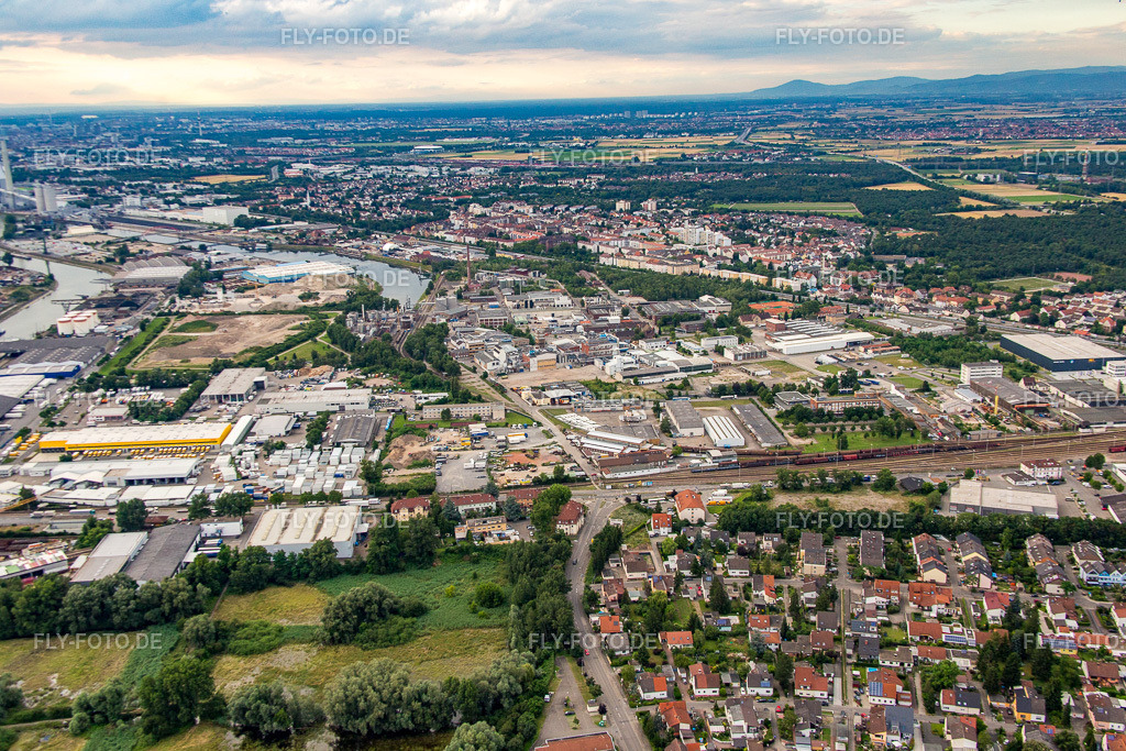 Rheinauhafen | Luftbild: Rheinauhafen im Ortsteil Rheinau in Mannheim im Bundesland Baden-Württemberg in Deutschland. Foto: IMG_090947.jpg vom 04.07.2016 durch Werner Riehm/FLY-FOTO.de - Realisiert mit Pictrs.com