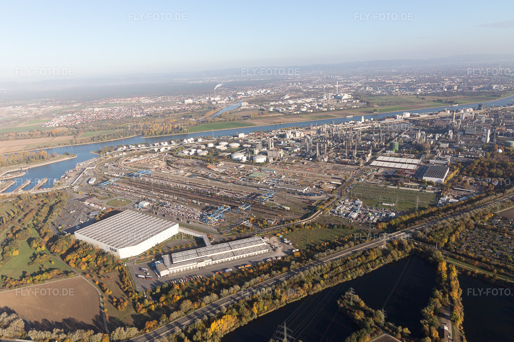 Luftbild: BASF Nord im Ortsteil BASF in Ludwigshafen im Bundesland Rheinland-Pfalz in Deutschland. Foto: IMG_095522.jpg vom 30.10.2016 durch Werner Riehm/FLY-FOTO.de