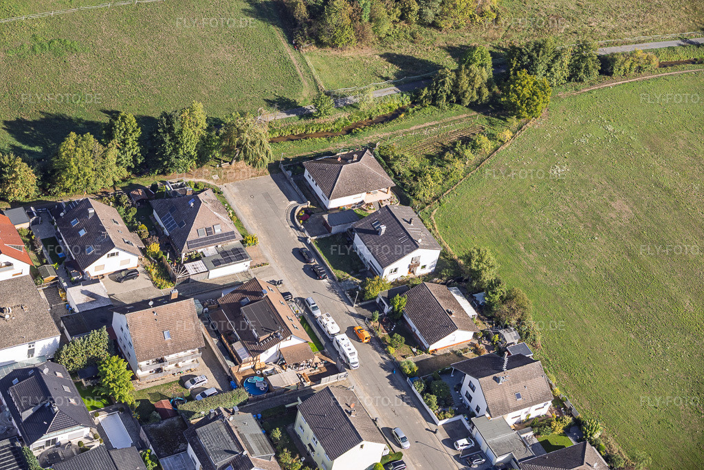 Luftbild: Ortsansicht im Ortsteil Sickenhofen in Babenhausen im Bundesland Hessen in Deutschland. – Foto: IMG_159412.jpg vom 22.09.2026 durch Werner Riehm/FLY-FOTO.de – Auflösung des Originals: 6000 x 4000 px