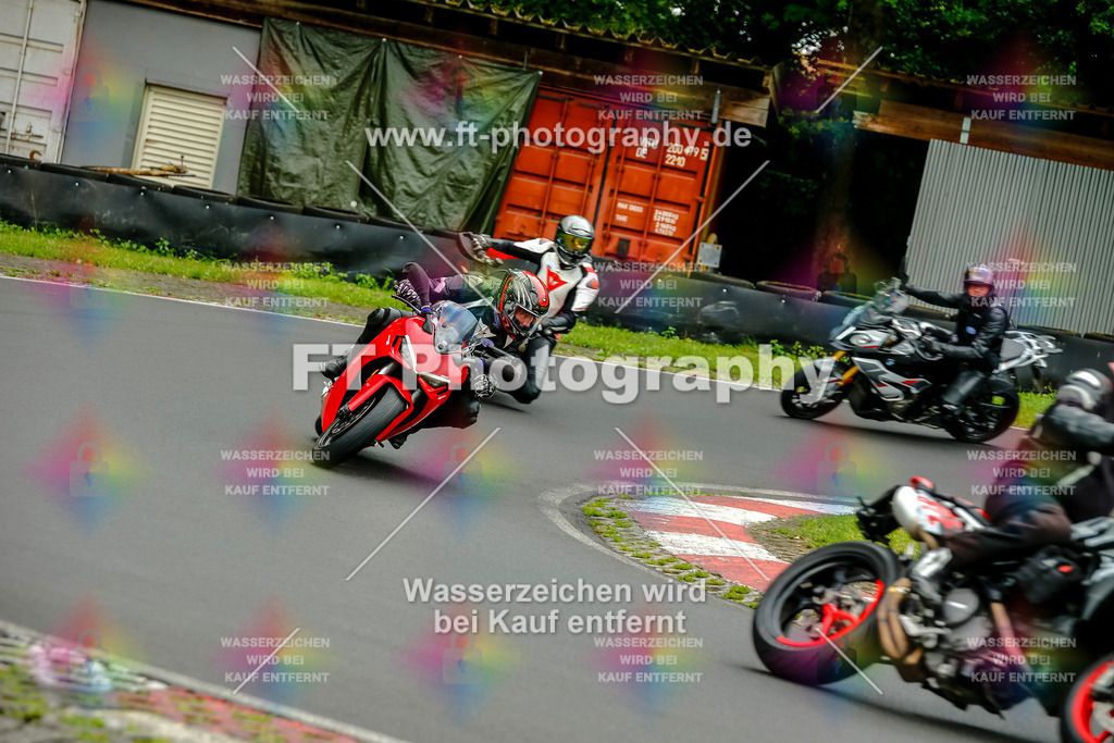 VBK-4204 | Hier findet Ihr Bilder von Touristenfahrten auf der Nürburgring Nordschleife oder von anderen Veranstaltungen die ich besucht habe. Viel Spass beim Durch Schauen 
