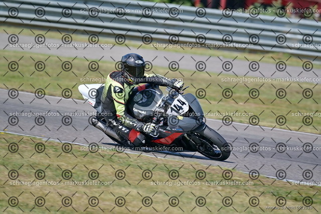26BT02-0622 | markuskiefer.com - Realisiert mit Pictrs.com