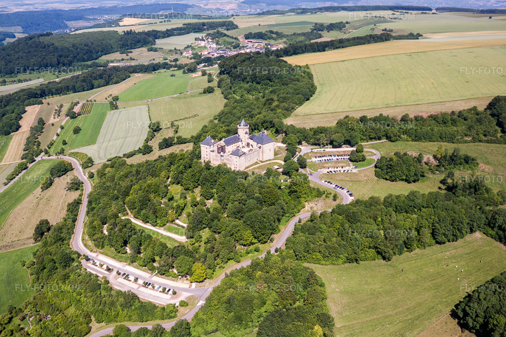 Aerial view: Malbrouck Castle complex in Manderen in the state Moselle, France. – Photo: IMG_29652.jpg taken on 06/27/2010 by Werner Riehm/FLY-FOTO.com – Resolution of the original: 4482 x 2988 px
