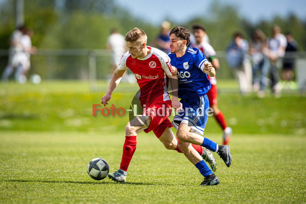 SV Raisting gegen SV Untermenzing | Fußball Herren Bezirksliga Oberbayern 2025/26 29. Spieltag, SV Raisting gegen SV Untermenzing, 20260510,Zweikampf,2026-05-10 in 82399 Raisting (Raiffeisen Arena Raisting, Wielenbacher Str. 52), Lukas MATZ (SV Raisting 16), David MARINKOVIC (SV Untermenzing 27)Copyright: WolfgangxLindner www.foto-lindner.de