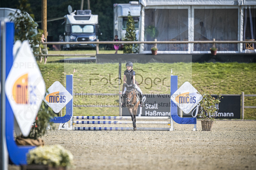 DOS_0970 | Entdecke hochwertige Reitturnierfotos von Foto Oger. Professionell, emotional und authentisch – jetzt Lieblingsmomente im Shop bestellen. - Realisiert mit Pictrs.com