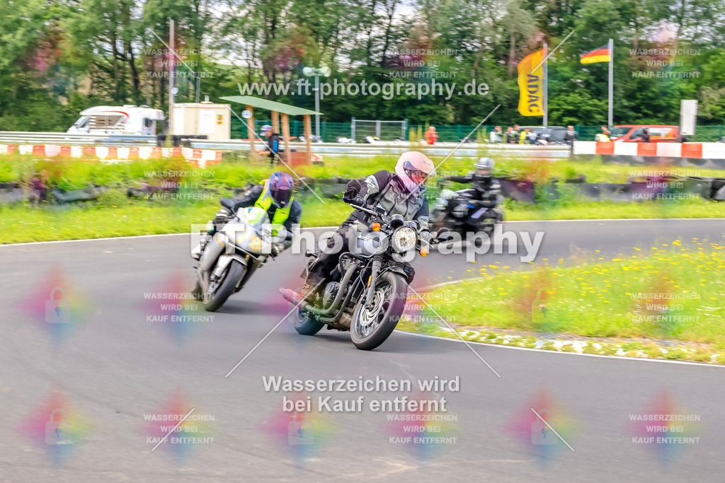 VBK-7208 | Hier findet Ihr Bilder von Touristenfahrten auf der Nürburgring Nordschleife oder von anderen Veranstaltungen die ich besucht habe. Viel Spass beim Durch Schauen 
