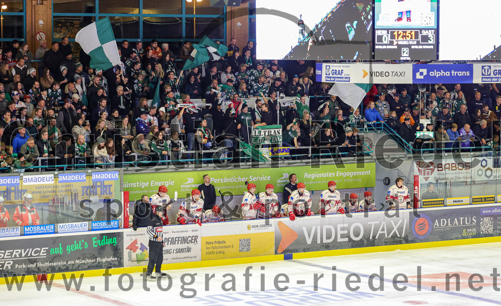 2025-09-12_075_TSV_Erding_gegen_EV_Landshut | Erding, Deutschland, 12.09.2025:Eishockey, Oberliga Süd 2025 / 2026, Testspiel, TSV Erding gegen EV Landshut, Endergebnis: 4:6Co-Trainer Ales Jirik (EV Landshut), Trainer Uwe Krupp (EV Landshut)Foto: Christian Riedel / fotografie-riedel.net
