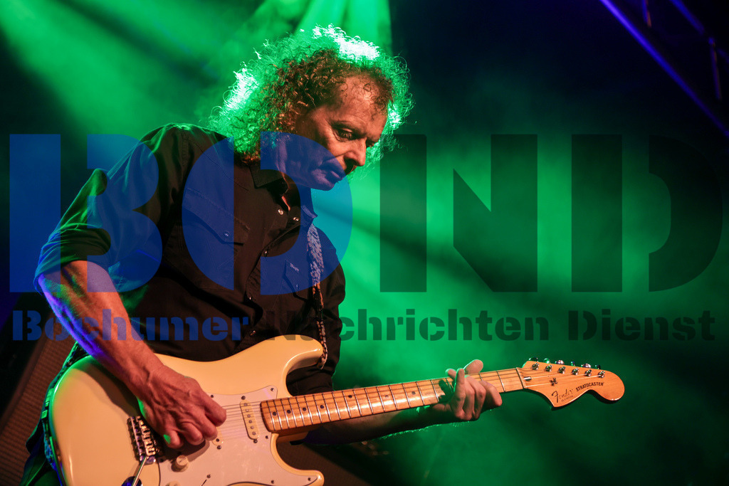 Purple Rising  {date} -  | {headline}(Foto: Sebastian Sendlak / BOND) - Realisiert mit Pictrs.com