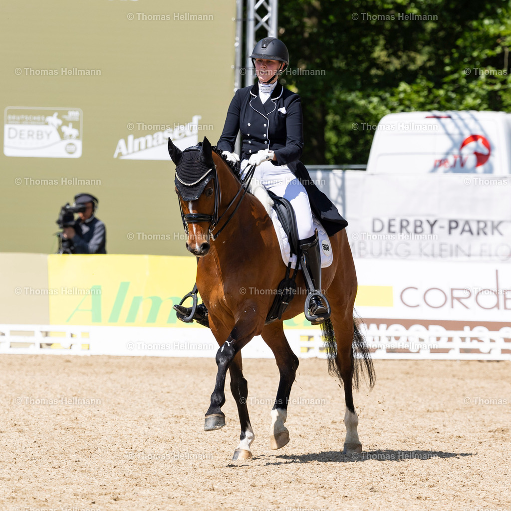 TH_568-NICOLAYSEN Cara (GER)_ Sun of my heart_17948 | Deutsches Spring- und Dressur-Derby 2024 am 10.05.24 in Hamburg, 568NICOLAYSEN Cara (GER), Sun of my heart