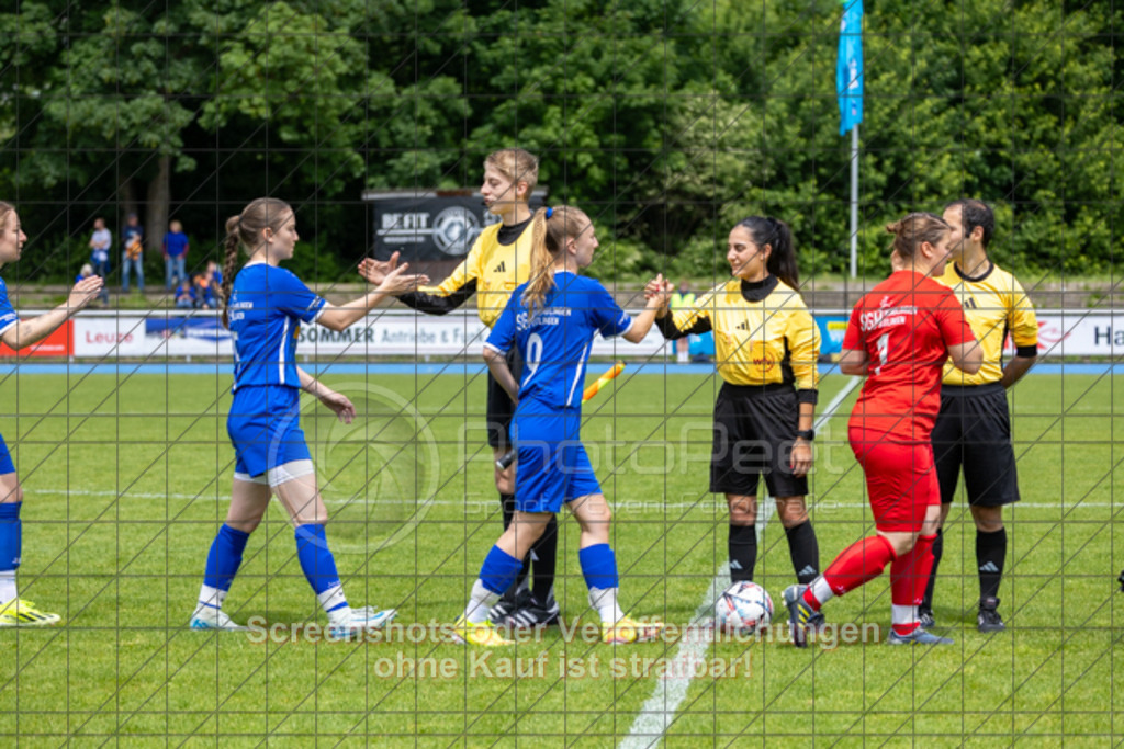 20250529_130021_0334 | #,  SGM Wendlingen-Ötlingen II (blau) vs. 1.FC Donzdorf II (schwarz), Fussball, Frauen-Bezirkspokal Finale Saison 2024/2025, Rasenplatz VfL Stadion Kirchheim, Jesinger Straße 105, 73230 Kirchheim, 29.05.2025 - 13:00 Uhr,Foto: PhotoPeet-Sportfotografie/Peter Harich