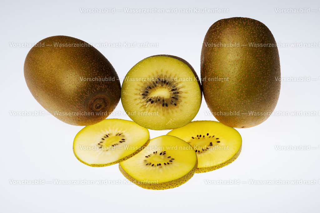 frisch augeschnittene Kiwi, umrandet mit ganzen Kiwis | frisch augeschnittene Kiwi, umrandet mit ganzen Kiwis. Produktfoto, einzenlne scheiben durchleuchtet - Realisiert mit Pictrs.com