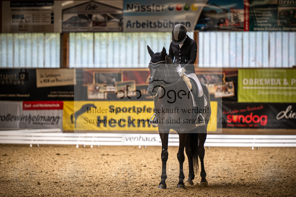 DOS_1547 | Entdecke hochwertige Reitturnierfotos von Foto Oger. Professionell, emotional und authentisch – jetzt Lieblingsmomente im Shop bestellen. - Realisiert mit Pictrs.com