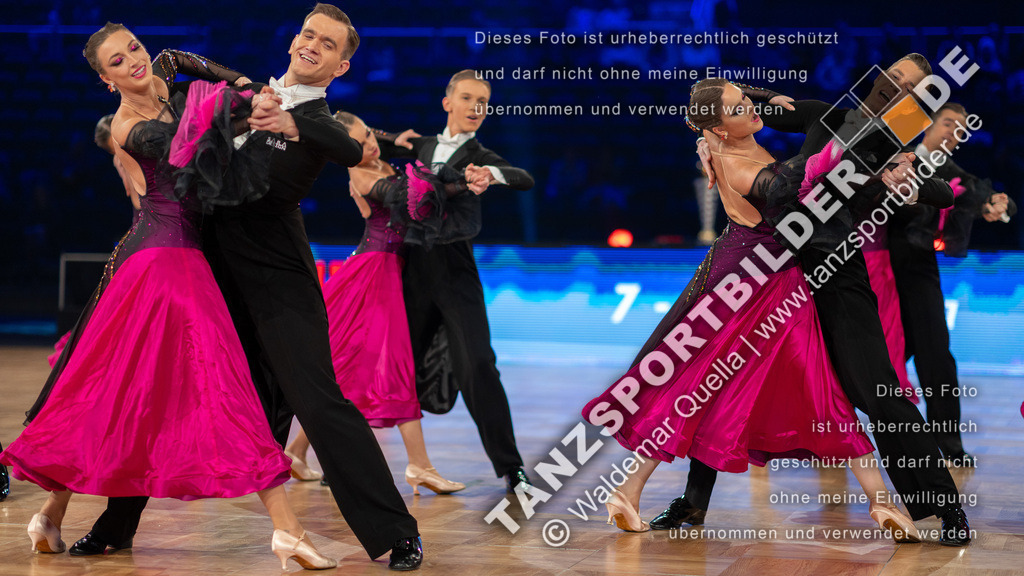 20251206-01413 | Hier finden Sie Tanz Bilder vom Latein und Standard Formationen tanzen. Sportbilder vom Tanzsport. Schöne Fotos und von Weltmeisterschaft, Europameisterschaft, Bundesliga, Regionalliga, Oberliga und Landesliga sowie von GOC Stuttgart, DanceComp, WM Bremen