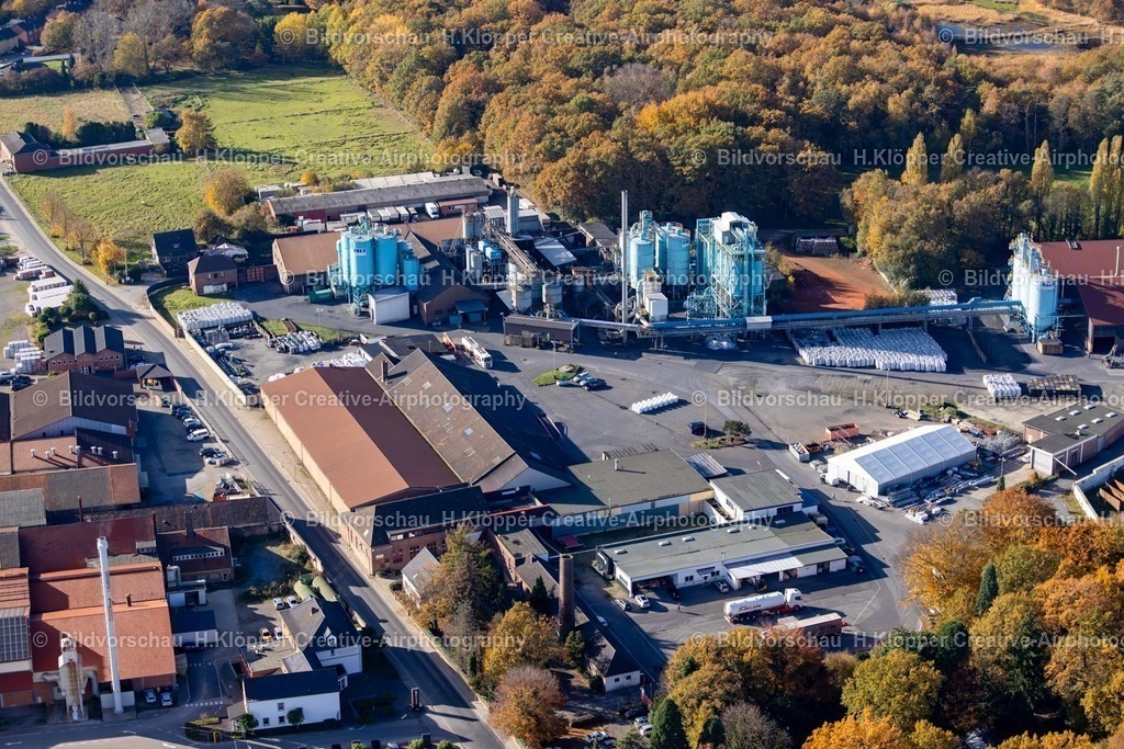 Luftbilder Brüggen-7538 | Luftbildfotografie Gebäude und Produktionshallen auf dem Fabrikgelände der "CS ADDITIVE GmbH" an der Heide, Stiegstraße in Brüggen im Bundesland Nordrhein-Westfalen, Deutschland. - Realisiert mit Pictrs.com