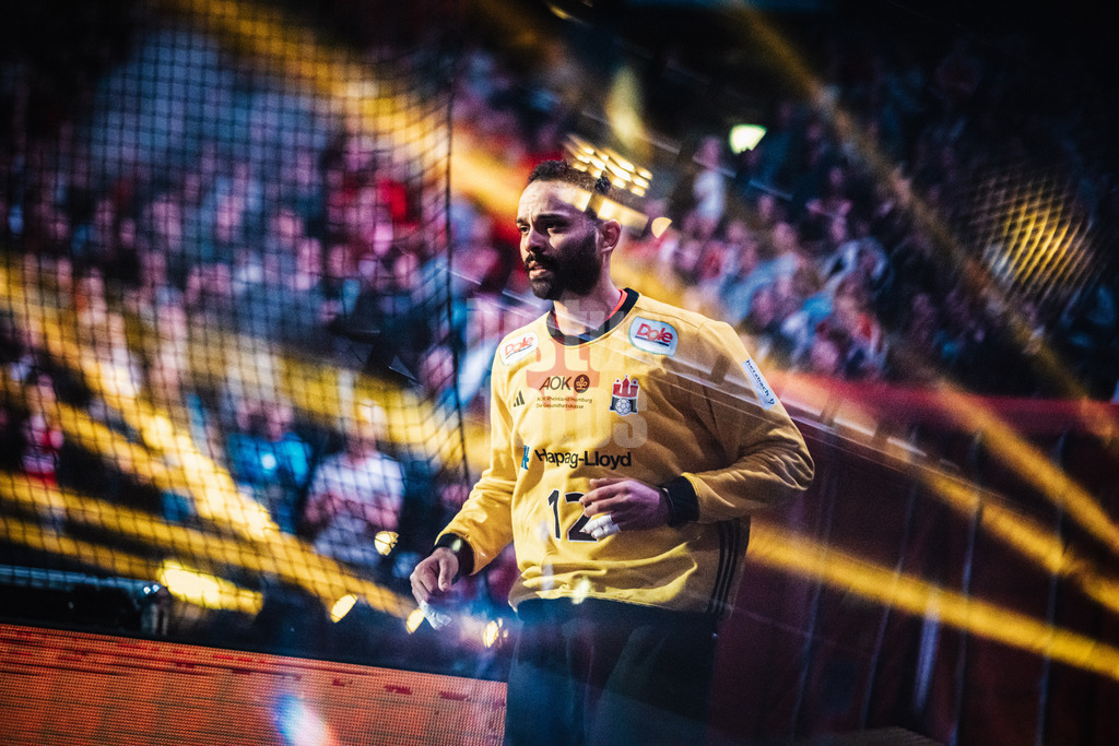 Handball | Männer | Saison 2024/2025 | DAIKIN Handball-Bundesliga | 10. Spieltag || Handball Sport Verein Hamburg vs. Füchse Berlin | 18.11.2024 | Mohamed El Tayar (#12, Handball Sport Verein Hamburg) beim Einlauf