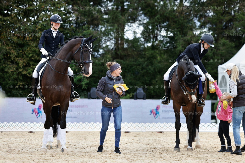 3-Siegerehrung-Dressur M_-StoibPH-2572 | working equitationturnier fotograf videograf stoibphotography marixx film working equitation deutschland reitsport turnierfotografie eventfotografie equestrian events