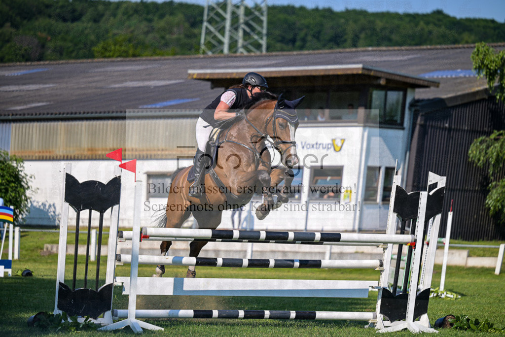 Reitturnier Voxtrup | Entdecke hochwertige Reitturnierfotos von Foto Oger. Professionell, emotional und authentisch – jetzt Lieblingsmomente im Shop bestellen. - Realisiert mit Pictrs.com