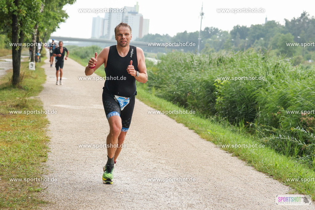 LUR_1532 | 34. M-net Erlanger Triathlon 2025 #erlangertriathlon  #mnettriathlon2025 #mnettriathlon #team #olympischedistanz #mitteldistanz #triathlon #maindonaukanal  #erlangertriathlon2025 #yourpictrs #tv1848 #tv1848erlangen  #triathlonbayern #sportinerlangen #demsportverbunden #sportshot_your_pictrs Copyright: www.sportshot.de
