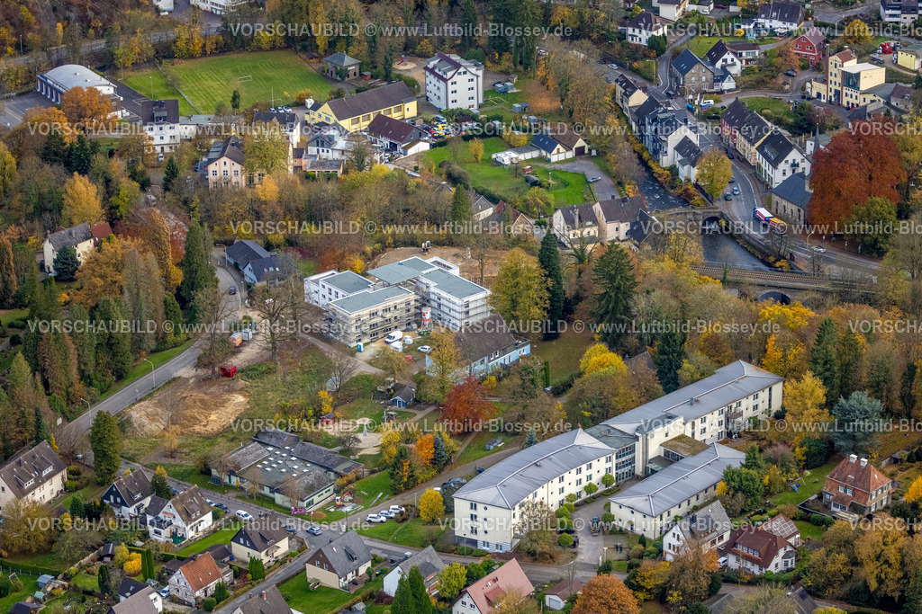 Hagen251102148 | Luftbild, Baustelle mit Neubau Mehrfamilienhaus Wohnen für Generationen an der Ribbertstraße neben dem Buddhistischen Meditationszentrum Hagen Yun Hwa Dharma Sah, Evangelisches Altenwohnheim Dahl, Dahl, Hagen, Ruhrgebiet, Nordrhein-Westfalen, Deutschland