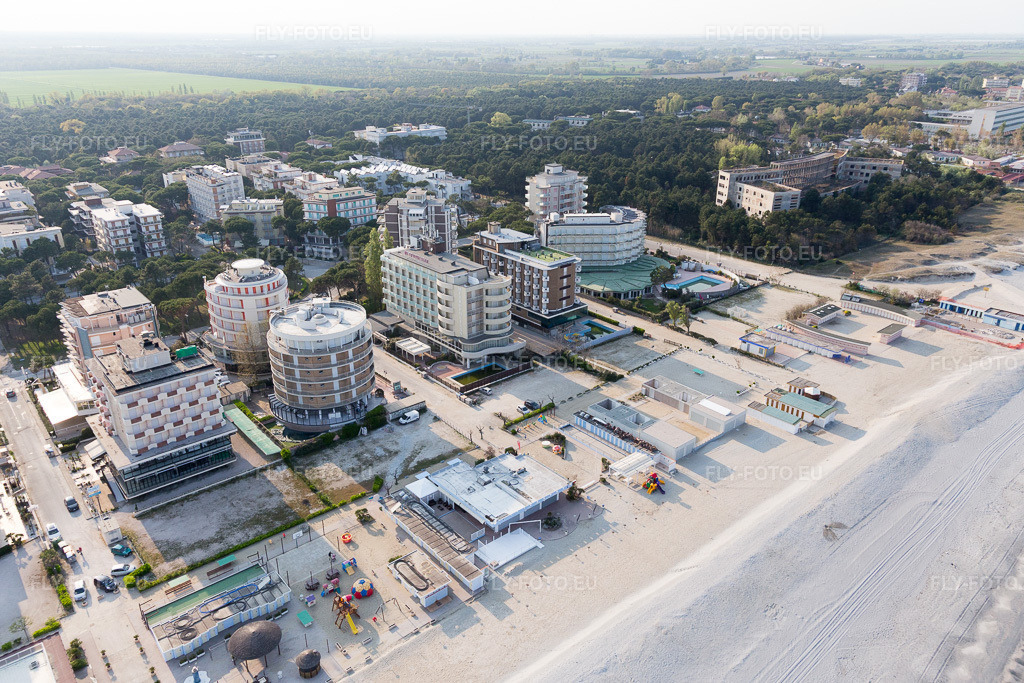 Vue aérienne: Vue de la ville à Milano Marittima dans le département Émilie-Romagne, Italie. Photo: IMG_098460.jpg prise le 05/04/2017 par Werner Riehm/FLY-FOTO.euRésolution de l'original: 5244 x 3496 px