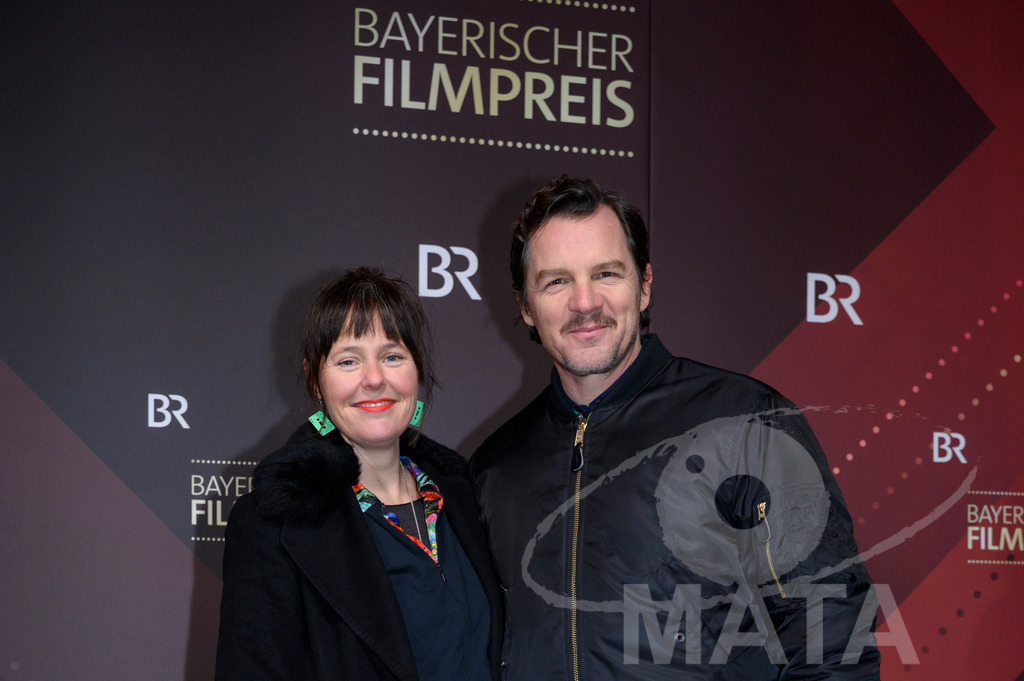_DWI5217-2 | Zora Thiessen und Felix Klare bei der Verleihung des 47. Bayerischen Filmpreises 2026  im Prinzregententheater. München, Deutschland. Der Bayerische Filmpreis wird seit 1979 von der Bayerischen Staatsregierung verliehen, um die Bedeutung des Kinofilms als Kulturgut herauszustellen - Realisiert mit Pictrs.com