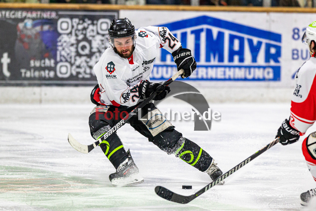 Spiel 3 Finale TSV Peißenberg Miners vs EHC Königsbrunn | Eishockey Bayernliga Playoffs 2023/2024, Spiel 3 Finale TSV Peißenberg Miners vs EHC Königsbrunn, 20240328,
Dennis TAUSEND (EHC 24) in Aktion,
2024-03-28 in Peißenberg (Eisstadion)
24 Dennis TAUSEND (EHC 24)
Copyright: WolfgangxLindner foto-lindner.de