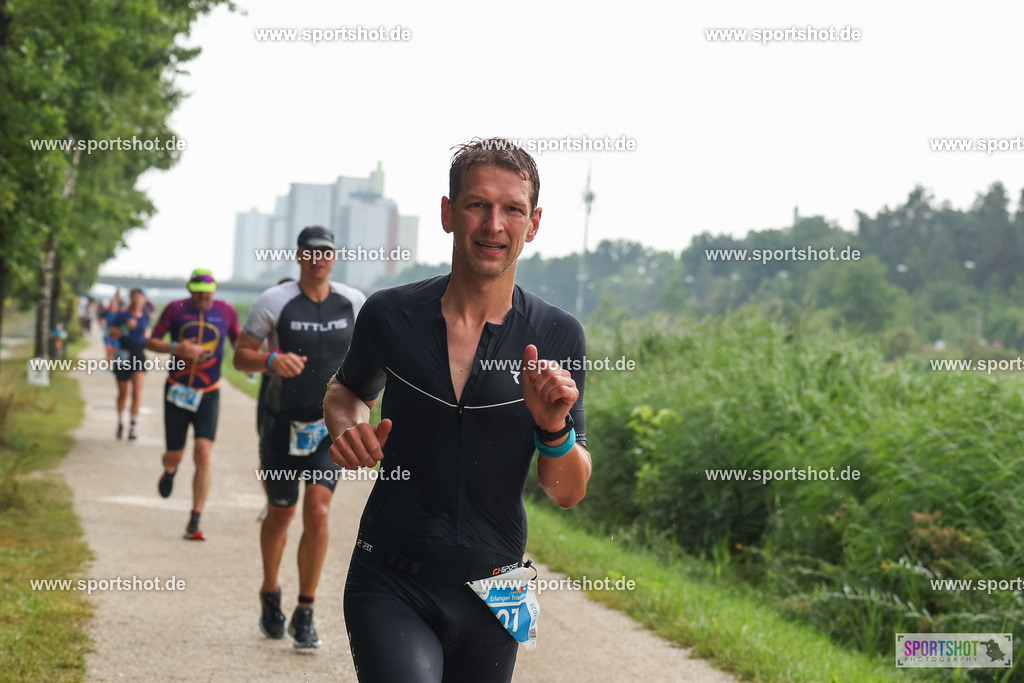 LUR_1472 | 34. M-net Erlanger Triathlon 2025 #erlangertriathlon  #mnettriathlon2025 #mnettriathlon #team #olympischedistanz #mitteldistanz #triathlon #maindonaukanal  #erlangertriathlon2025 #yourpictrs #tv1848 #tv1848erlangen  #triathlonbayern #sportinerlangen #demsportverbunden #sportshot_your_pictrs Copyright: www.sportshot.de