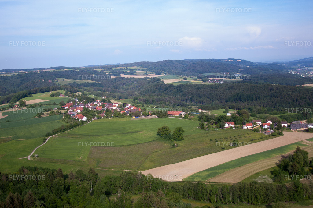 Luftbild: landwirtschaftlichen Feldern und Nutzflächen im Ortsteil Herdwangen in Herdwangen-Schönach im Bundesland Baden-Württemberg in Deutschland. Foto: IMG_57630.jpg vom 08.06.2013 durch Werner Riehm/FLY-FOTO.de