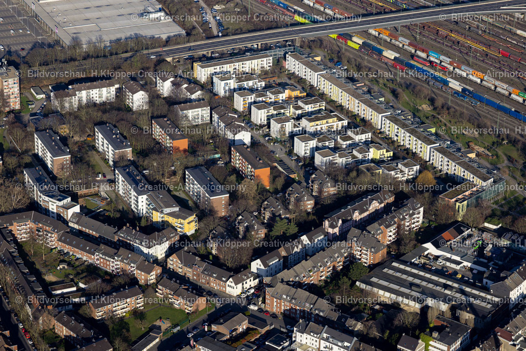 Luftbilder Neuss-8990 | Luftbildfotografie Wohngebiet der Mehrfamilienhaussiedlung an der Wingenderstraße an der Wingenderstraße in Neuss im Bundesland Nordrhein-Westfalen, Deutschland. - Realisiert mit Pictrs.com