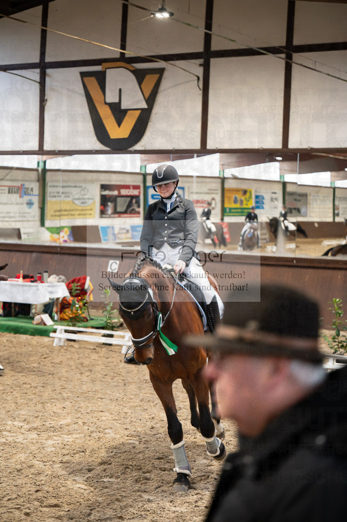 Hallenreittunier Voxtrup 2023 | Entdecke hochwertige Reitturnierfotos von Foto Oger. Professionell, emotional und authentisch – jetzt Lieblingsmomente im Shop bestellen.Deutschlandweite Turnierfotografie. - Realisiert mit Pictrs.com
