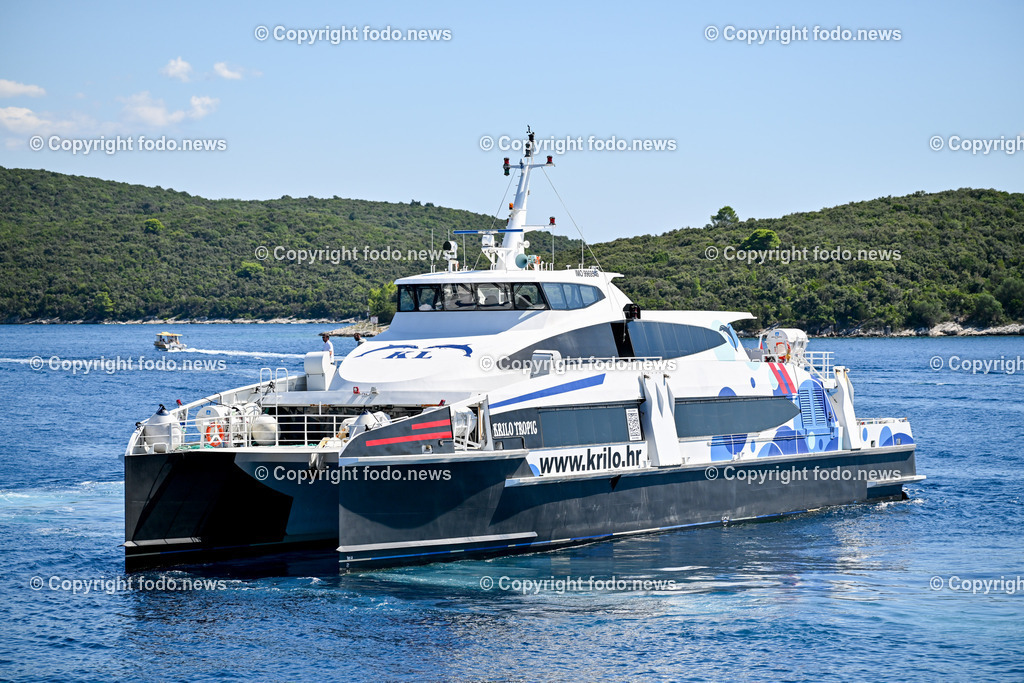 Kroatien_ Korcula_ Insel in Sueddalmatien_ Korcula Stadt_ 13.09.2024-56 | 13.09.2024, Kroatien, HRV, Korcula, Insel in Sueddalmatien, Korcula Stadt im Bild Hafen, Hafenansichten, Boot, Boote, Schiff, Schiffe, Gebauede, Adria, Meer, Stadtansichten, Altstadt, Marco Polo, Museum, Touristen, Souvenier, Restaurant, KonobaKorcula - Schwarzes Korfu - benannt nach den dunklen Kiefernwaeldern, ist eine zu Kroatien gehoerende Insel in der Adria vor der Kueste Sueddalmatiens. Zugleich ist sie Teil des Dinarischen Gebirges. Quelle: Wikipedia