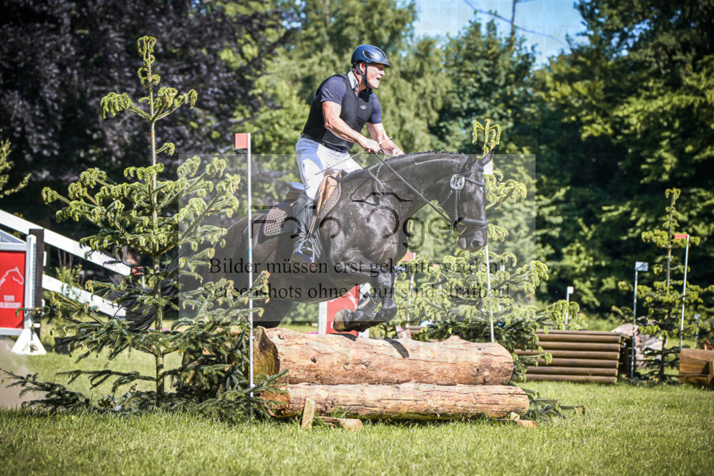 DOS_0036 | Entdecke hochwertige Reitturnierfotos von Foto Oger. Professionell, emotional und authentisch – jetzt Lieblingsmomente im Shop bestellen.Deutschlandweite Turnierfotografie. - Realisiert mit Pictrs.com